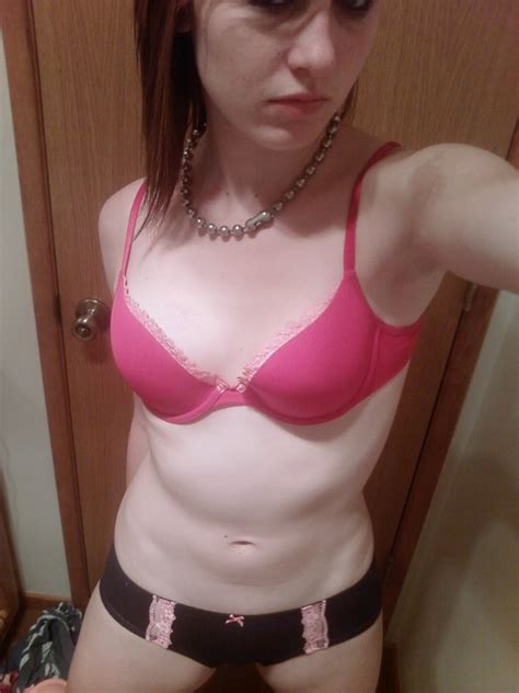 very cute 18 year amateur teen girl topless and nude selfies