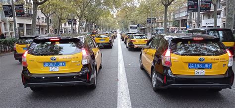 barcelona uber prepara su vuelta mediante acuerdos  flotas de taxis vtc