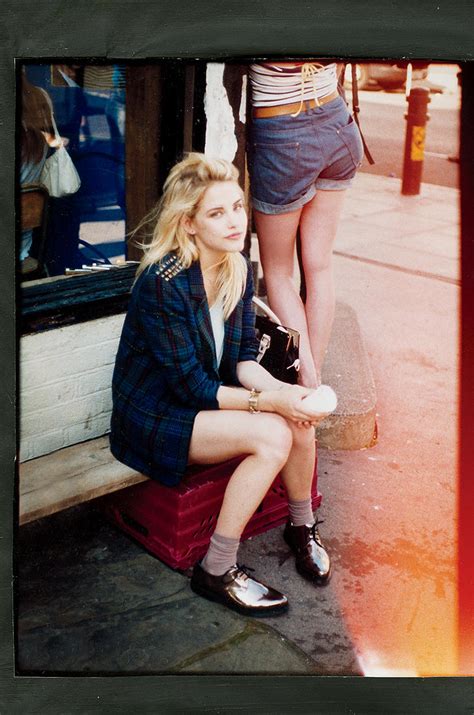 omg ik wil ze echt graag dr martens style fashion short skirts outfits