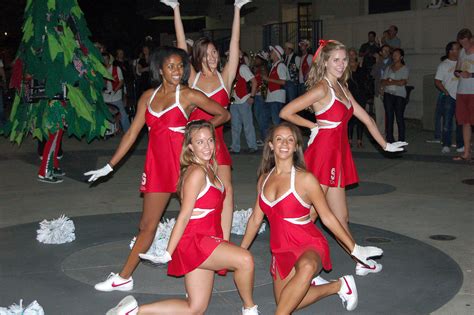 Talk Of The Town Ranking The Cheerleaders Of College Football S Ap Top