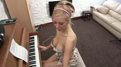 Downblouse Playing Piano Free Free Downblouse Hd Porn D7