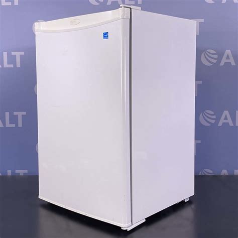 Alt Item 31270 Compact Refrigerator 4 4 Cu Ft Model Dar044a4wdd