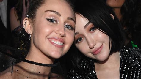 noah cyrus tearfully admits growing up as miley cyrus sister was
