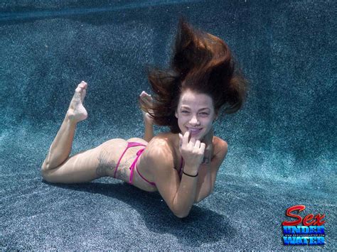 sex underwater on twitter evelin stone underwater model training at sjejwnaews