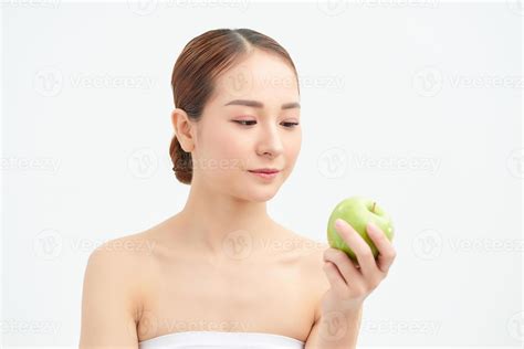 A Beautiful Woman Holding A Fresh Green Apple To Eat 11135744 Stock
