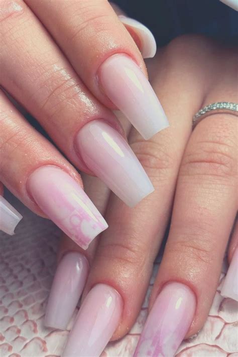 35 Clear Acrylic Nails Are A Natural Way To Try Them In 2021