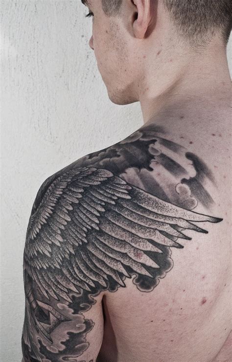 35 Graceful Wings Shoulder Tattoos