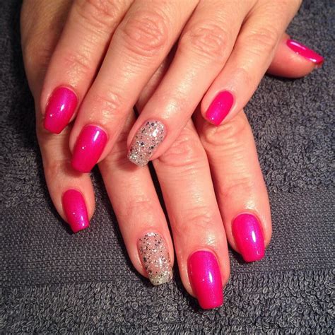 feeling girly  sparkle accent nails nailart plumspa