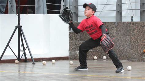 video dad helps his son take a step closer to achieving baseball dream with new record