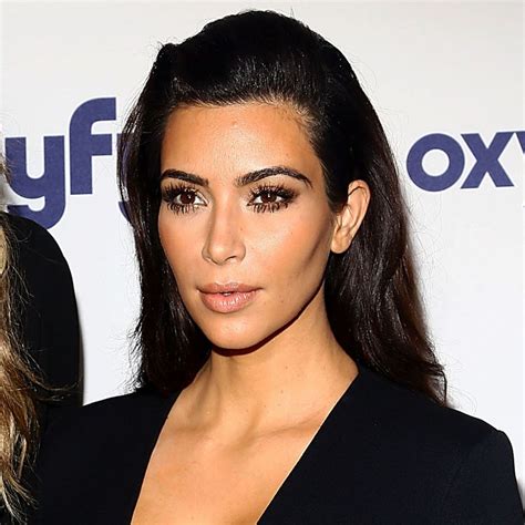 Kim And Khloe Kardashian Wore Smoky Eyes And Nude Lips At The Tk