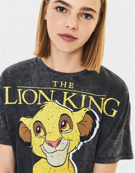 shirt  imprime le roi lion tee shirts bershka france sudadera de disney camisetas