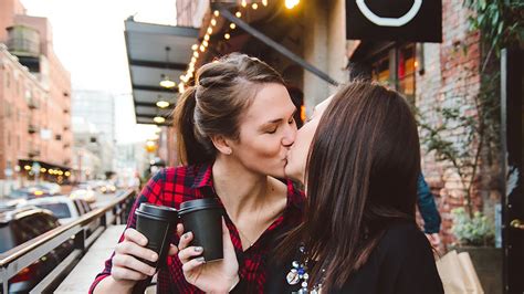 Is Snogging Good For You You Can Find Out A Lot About