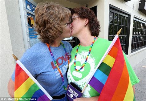 Gay Couples Rush To Marry After Supreme Court S Same Sex Marriage