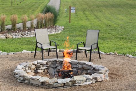 create  beautiful inexpensive backyard fire pit