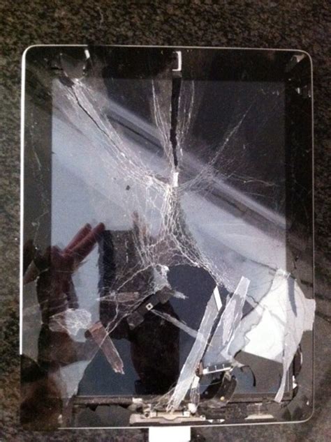 broken ipad  glass  lcd platinum repairs trustworthy tech