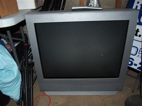 32 Sanyo Crt Television Set With Remote