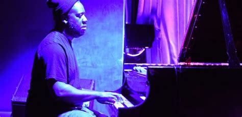 glasper returns to trio roots for blue note festival in nyc