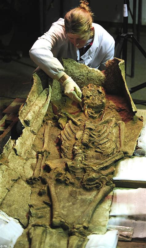 rare 2 000 year old roman skeleton found in 6ft lead coffin in yorkshire