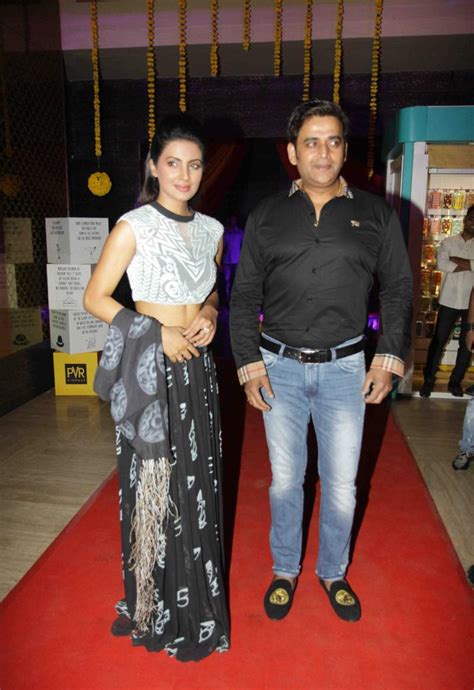 geeta basra displays her toned sexy midriff at film ‘second hand husband trailer launch in