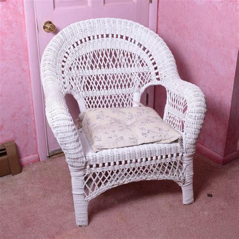 white wicker chair ebth
