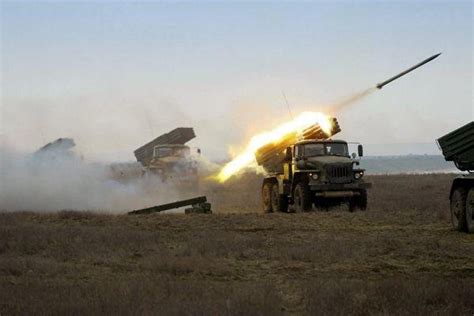 russian troops conduct military drills near ukraine