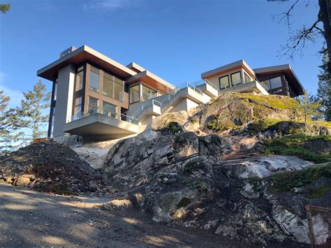 building  home   steep slope alair homes north vancouver