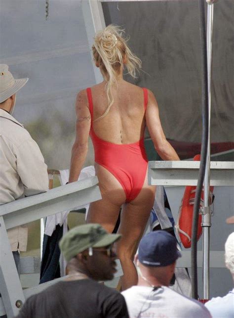 naked pamela anderson in baywatch