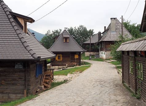 zdjecia drvengrad zlatibor drewniane miasteczko serbia