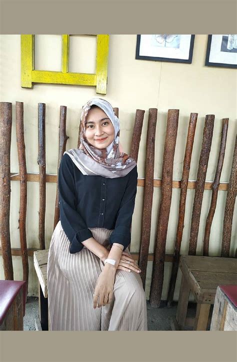 Pin Oleh Binsalam Di Hijab Di 2020 Wanita Gadis Cantik Jilbab Cantik
