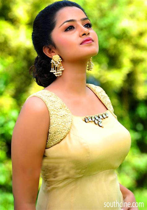 actress 360 body scan anupama parameshwaran hot cleavage thighs boobs hot expressions