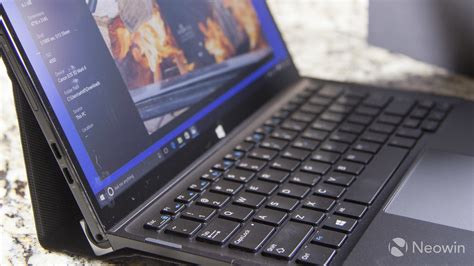 review   dell xps      surface pro competitor  falls  short   mark