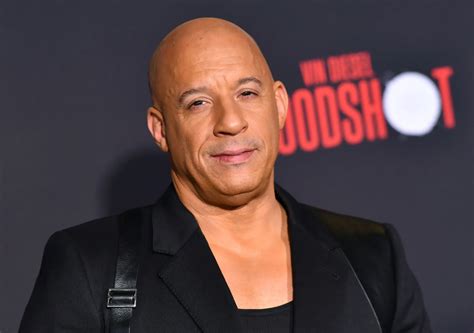 tall  vin diesel real age weight height  feet