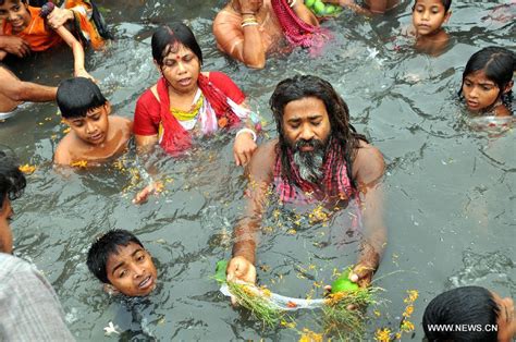 Astami Snan Hindu Festival Marked In Bangladesh People S Daily Online