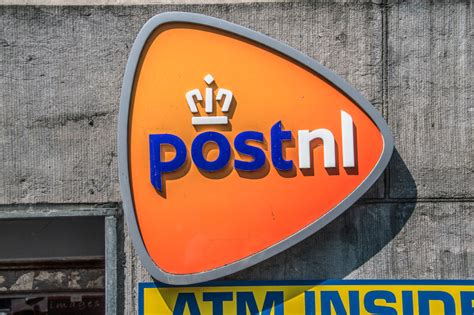 consumentenbond wil  gesprek met postnl  klachten pakketbezorging update emerce