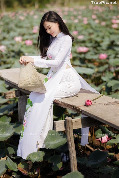 the beauty of vietnamese girls with traditional dress ao dai 3