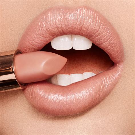 lipstick  fair skin tone    lipstick color coral pink lipstick lipstick