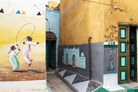 Painted Walls In The Nubian Village Aswan Egypt アスワン、ヌビア