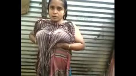 indian desi aunty topless outdoor bath capture wowmoyback xvideos
