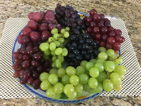 conheca os tipos de uvas de mesa maozinha na cozinha