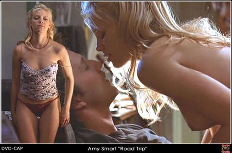 sexy celebrity amy smart posing nude and in sexy lingerie pichunter