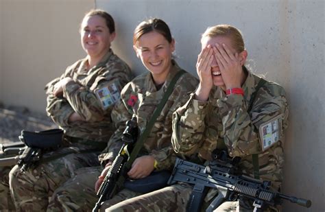 British Women Soldiers To Go Into Close Combat Within Months Says