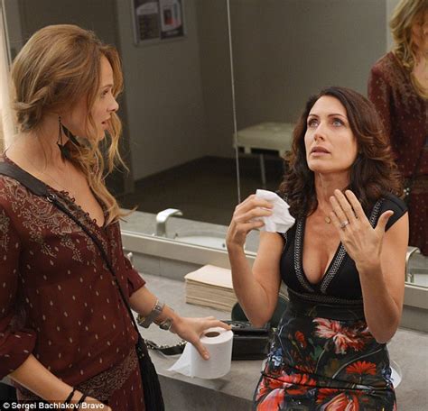 lisa edelstein reflects on her disappointment when she lost carrie bradshaw role daily mail online