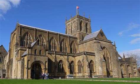 sherborne abbey  catering holiday cottages  dorset  sherborne