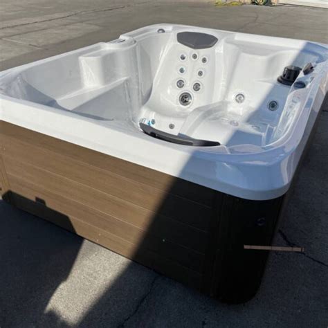 quality hot tubs swim spas golden spas
