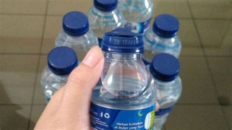 buntut botol aqua cacat konsumen mual produk disita hingga produsen