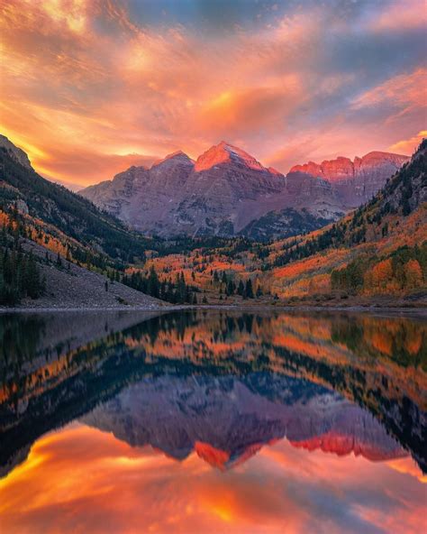 maroon bells mountains reflecting   splash  colorful sunset
