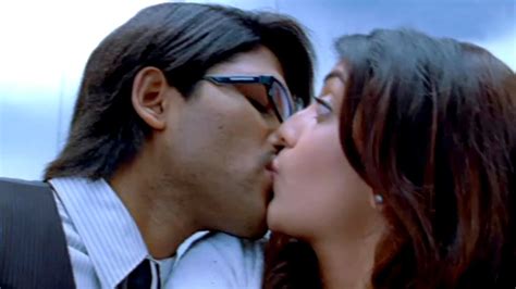 kajal agarwal top  lip lock  intimate kiss scenesphotos