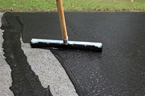 advance sealing  driveway prevents costly repairs san diego pro hadyman services