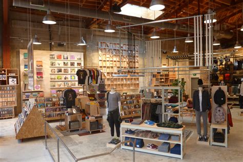 urban outfitters predicts  sales drop