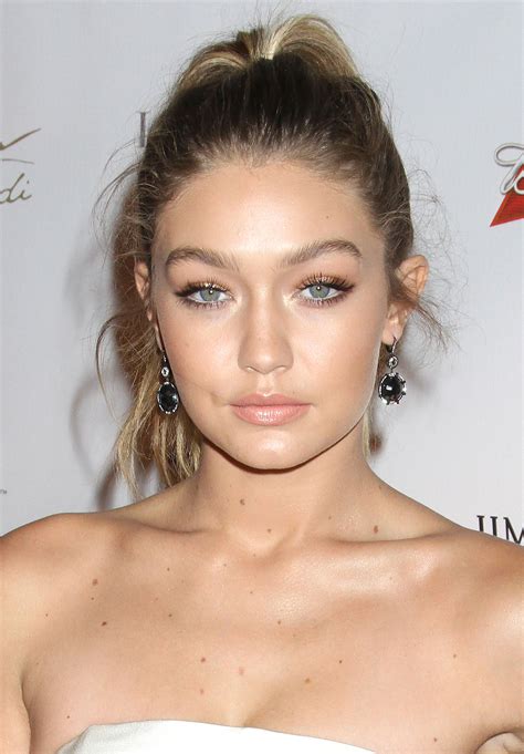This Is How To Master The Smoky Brow Trend